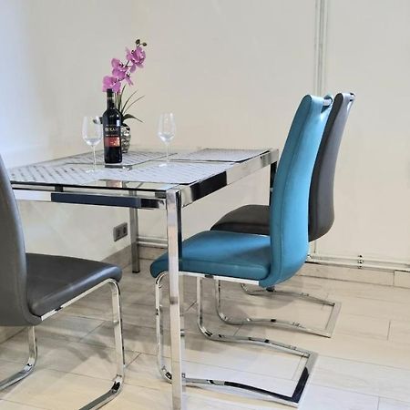 Moderne Kellerwohnung Fuer Handwerker Zwischen Braunschweig Und Wolfsburg, Mit Internet, Kueche, Parkplatz, 24H Check-In Schandelah 外观 照片