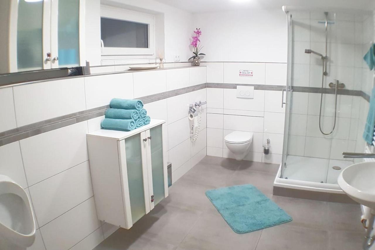 Moderne Kellerwohnung Fuer Handwerker Zwischen Braunschweig Und Wolfsburg, Mit Internet, Kueche, Parkplatz, 24H Check-In Schandelah 外观 照片